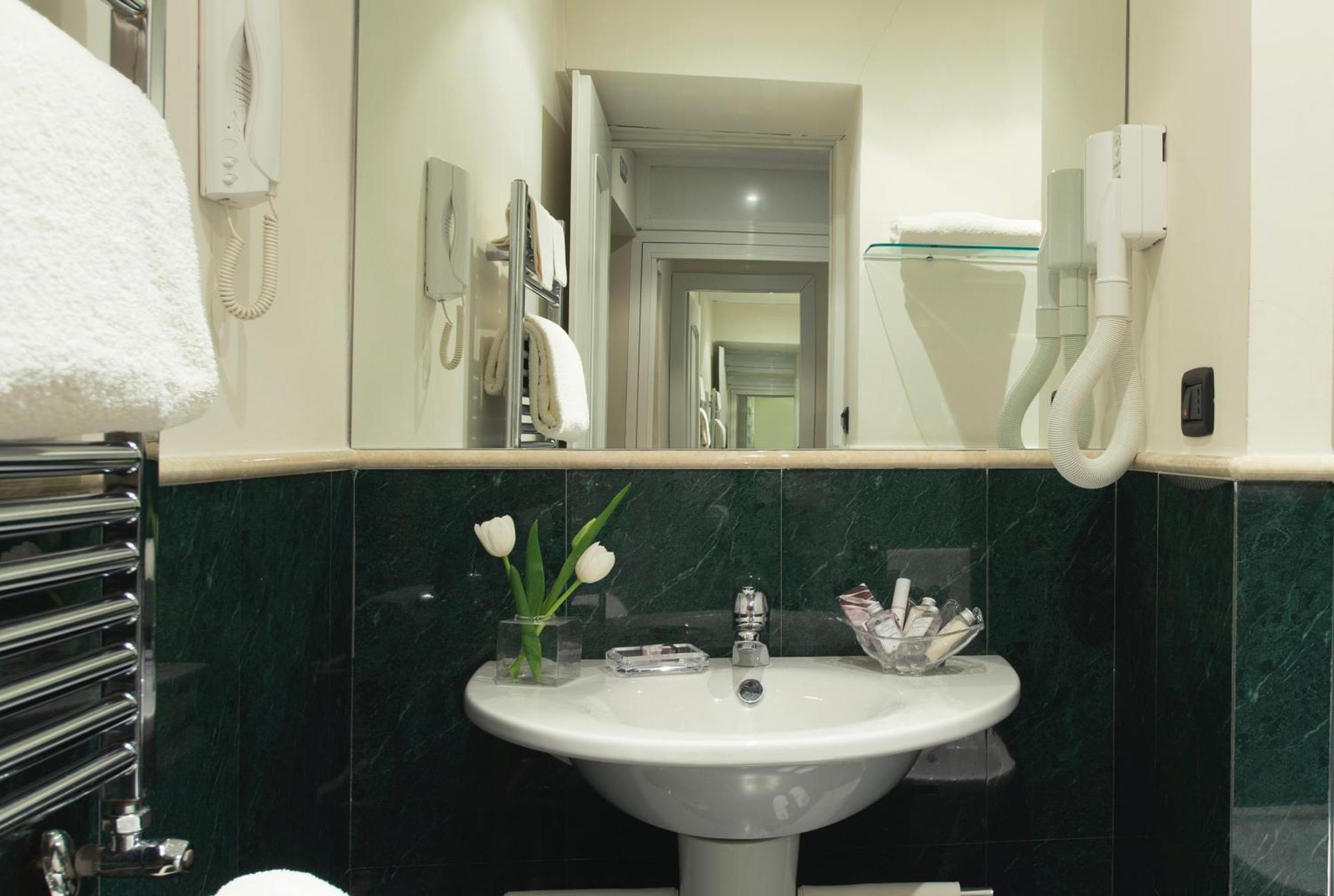 Hotel Gregoriana Рим Номер фото